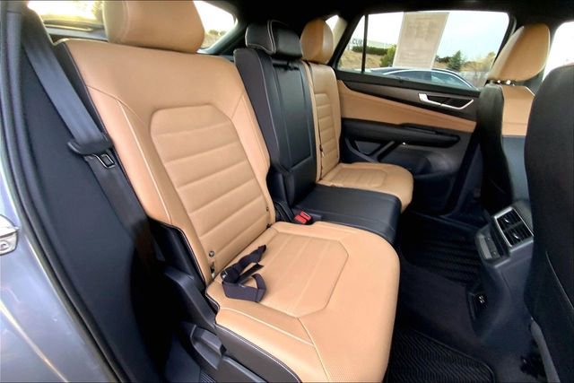 Used 2024 Volkswagen Atlas Cross Sport SEL R-Line image 19