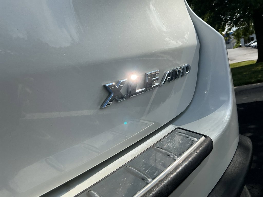 Used 2019 Toyota Highlander XLE AWD/4WD image 11