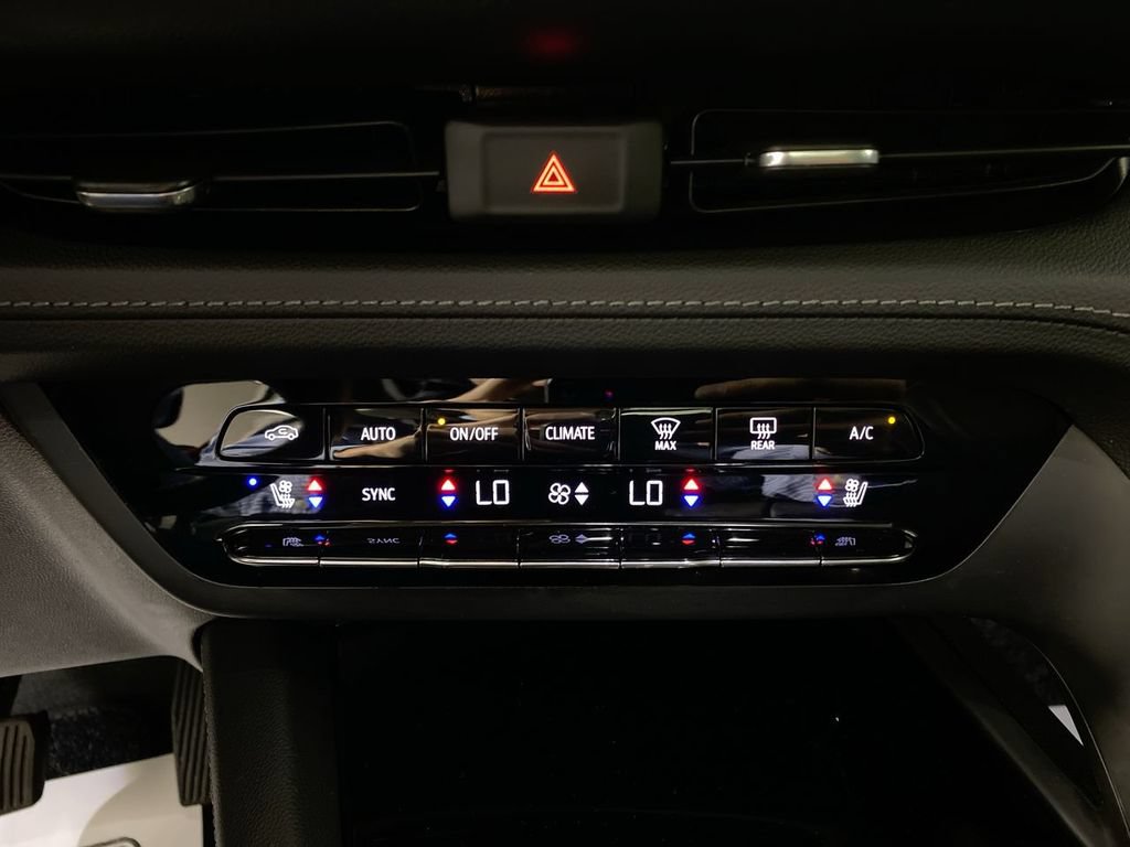 Certified 2023 Buick Envision Avenir FWD image 18