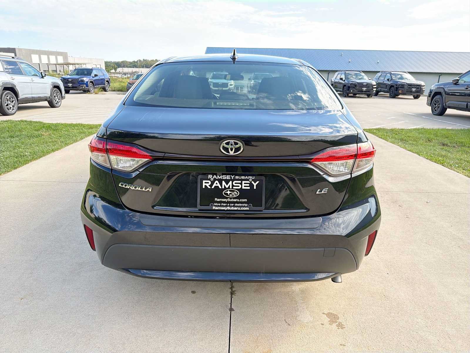 Used 2020 Toyota Corolla LE w/ LE Convenience Package FWD image 5