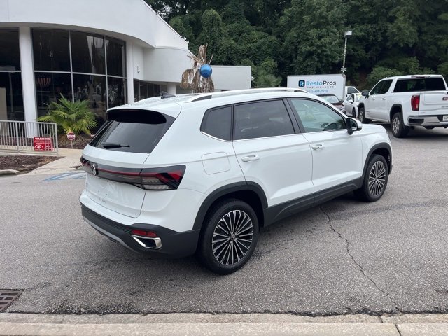 New 2025 Volkswagen Taos SE image 3