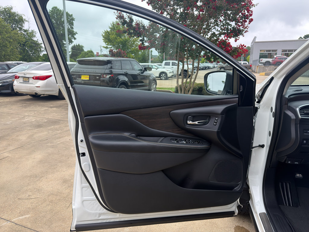 Certified 2024 Nissan Murano Platinum w/ Cargo Package FWD image 9