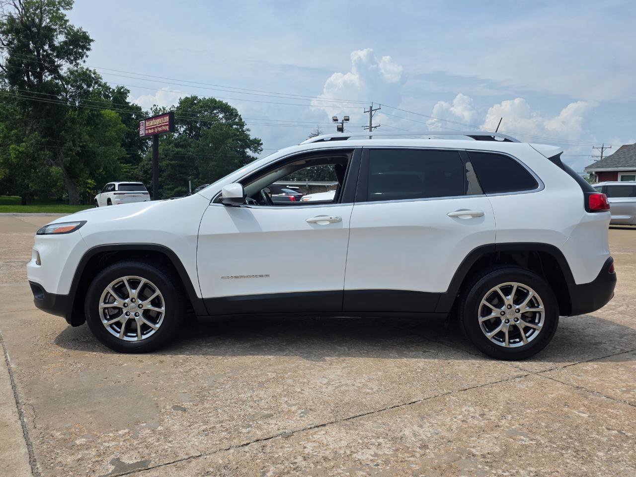 Used 2018 Jeep Cherokee Latitude Plus FWD image 5