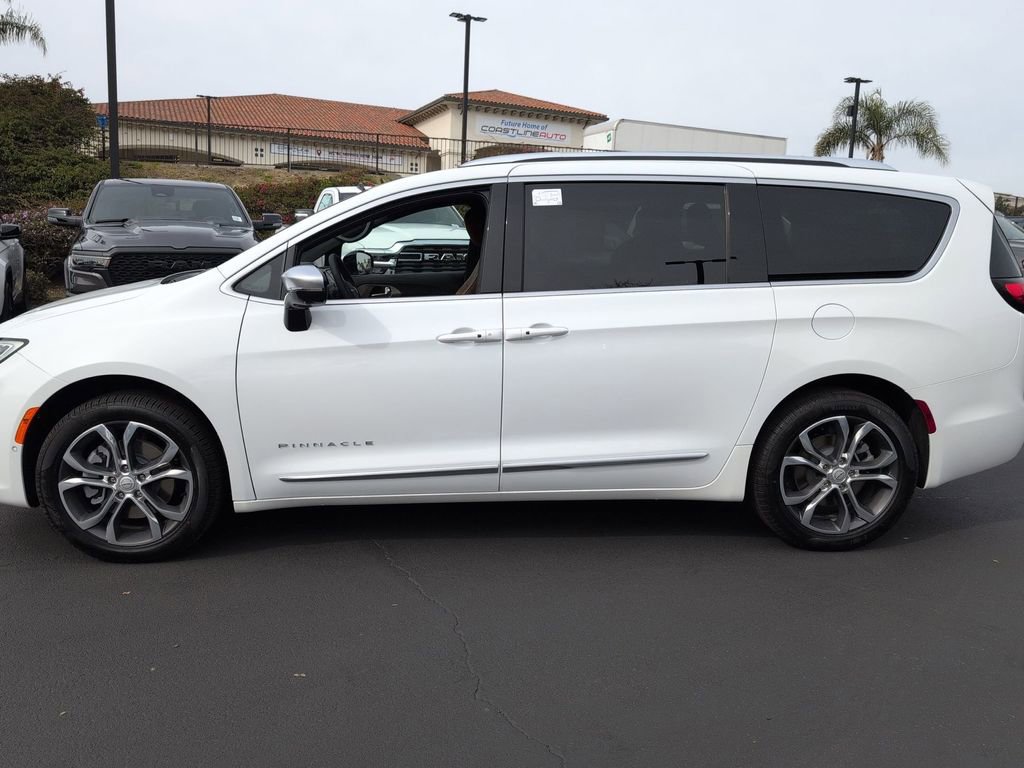 New 2026 Chrysler Pacifica Pinnacle w/ Trailer Tow Group image 8