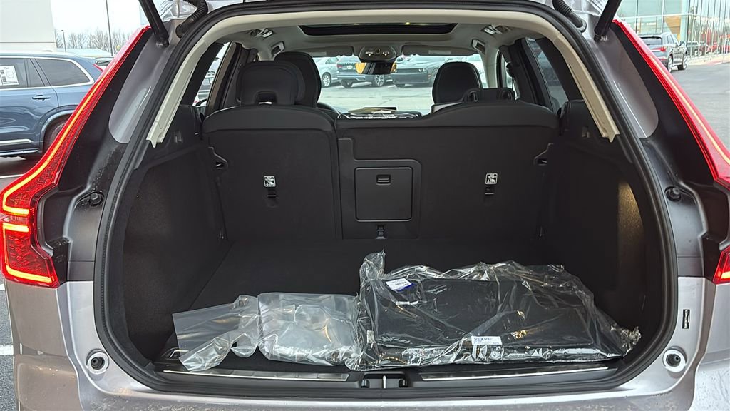 New 2026 Volvo XC60 B5 Plus w/ Climate Package AWD/4WD image 32