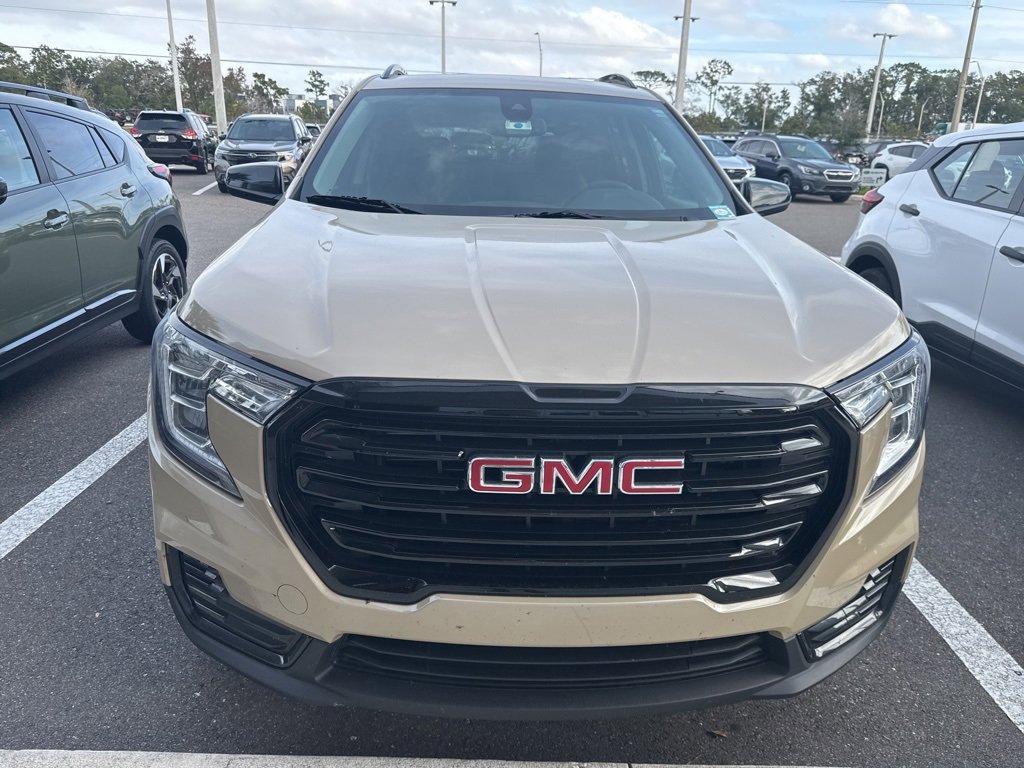 Used 2023 GMC Terrain SLE w/ Driver Convenience Package image 2