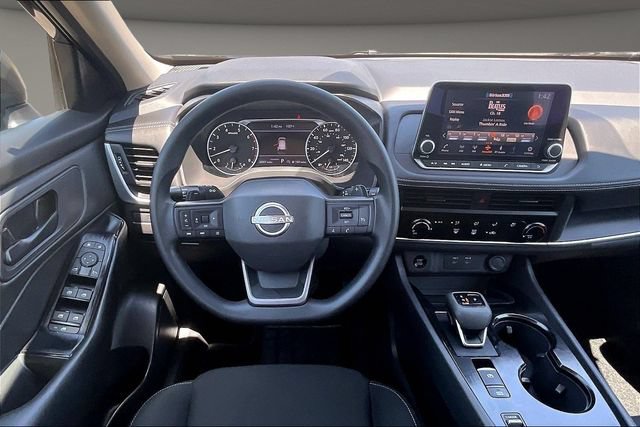 Used 2025 Nissan Rogue S FWD image 5