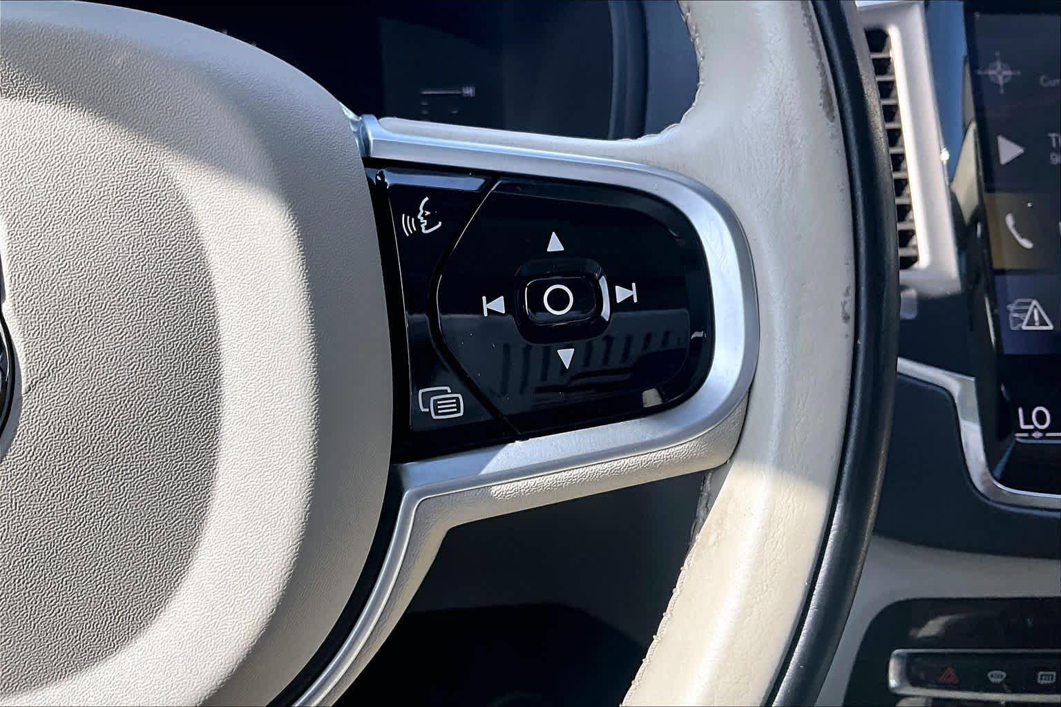 Used 2019 Volvo XC90 T5 Momentum w/ Protection Package FWD image 25
