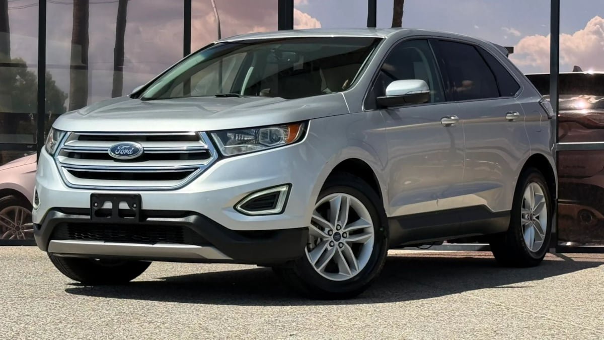 Used 2017 Ford Edge SEL w/ Equipment Group 201A FWD image 2
