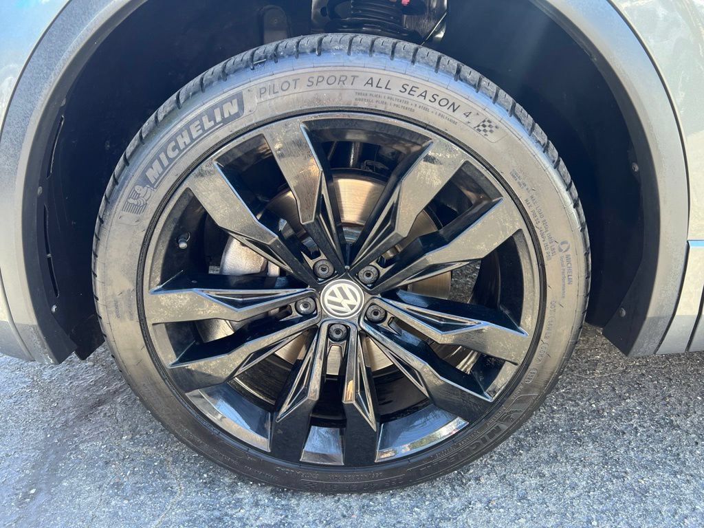 Used 2020 Volkswagen Tiguan SE R-Line AWD/4WD image 9