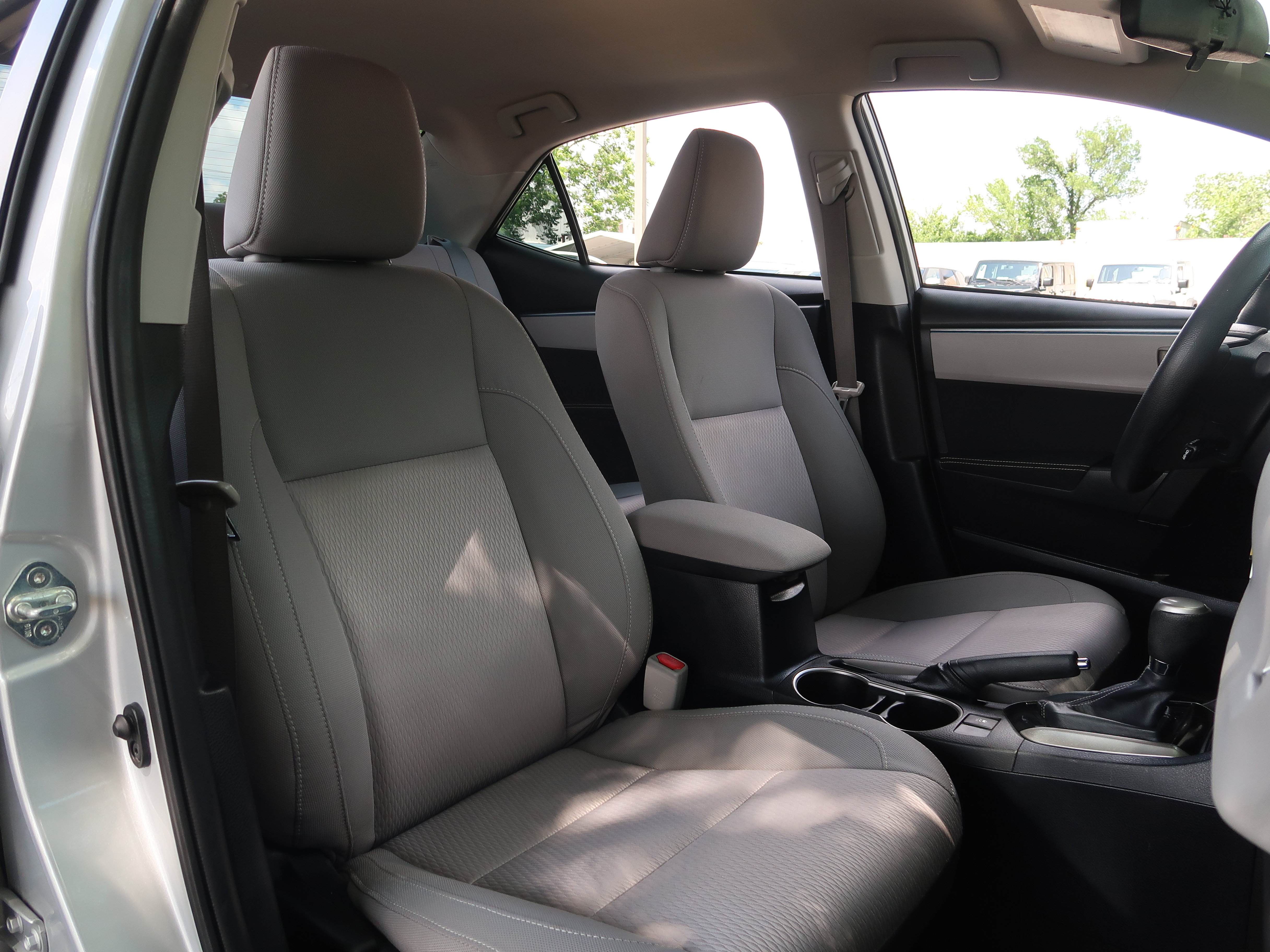 Used 2014 Toyota Corolla LE FWD image 13