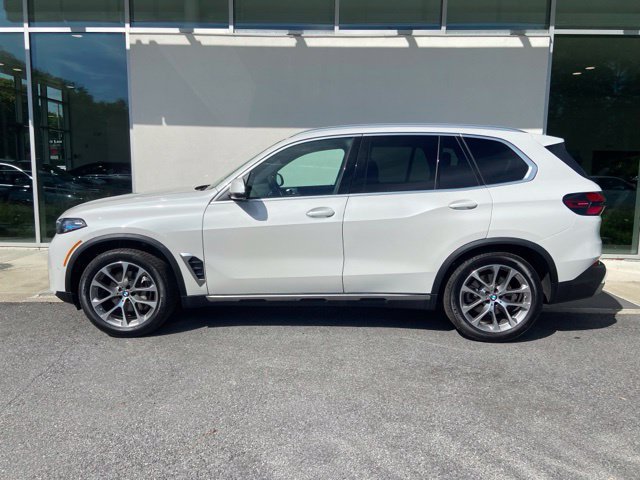 Used 2024 BMW X5 xDrive40i w/ Premium Package AWD/4WD image 2