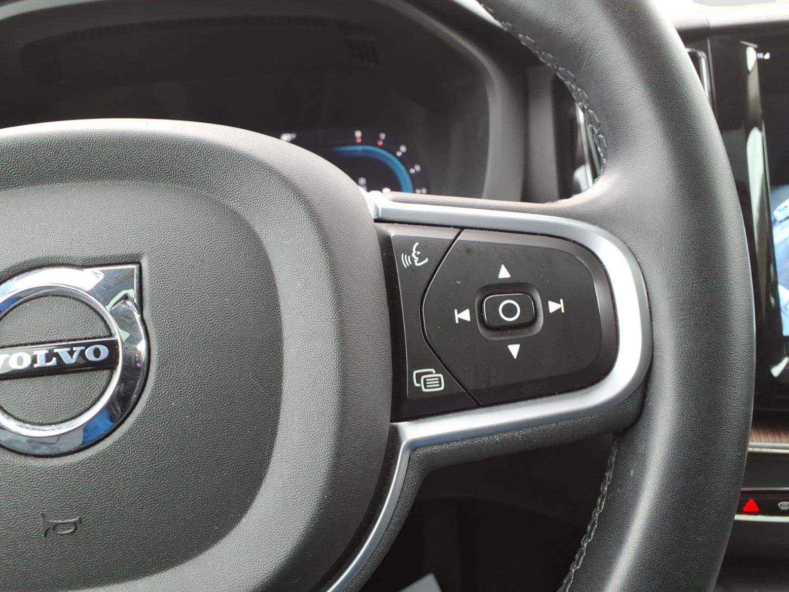 Used 2022 Volvo XC60 B5 Momentum w/ Advanced Package image 20