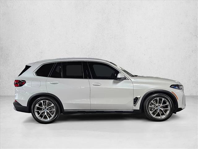 Used 2026 BMW X5 xDrive50e image 4