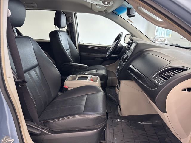Used 2013 Chrysler Town & Country Touring image 23