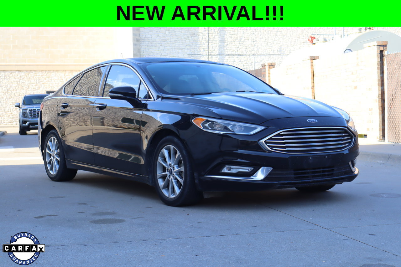 Used 2017 Ford Fusion SE w/ Fusion SE Technology Package FWD image 1