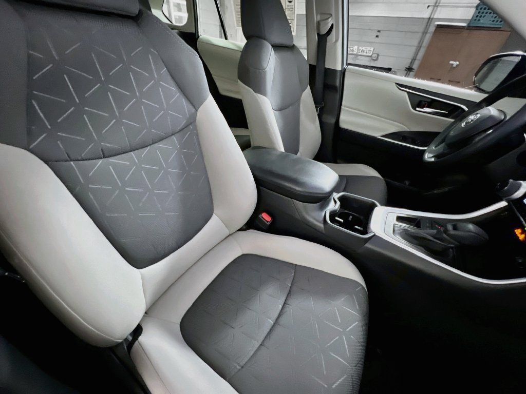 Used 2023 Toyota RAV4 XLE w/ Convenience Package FWD image 28