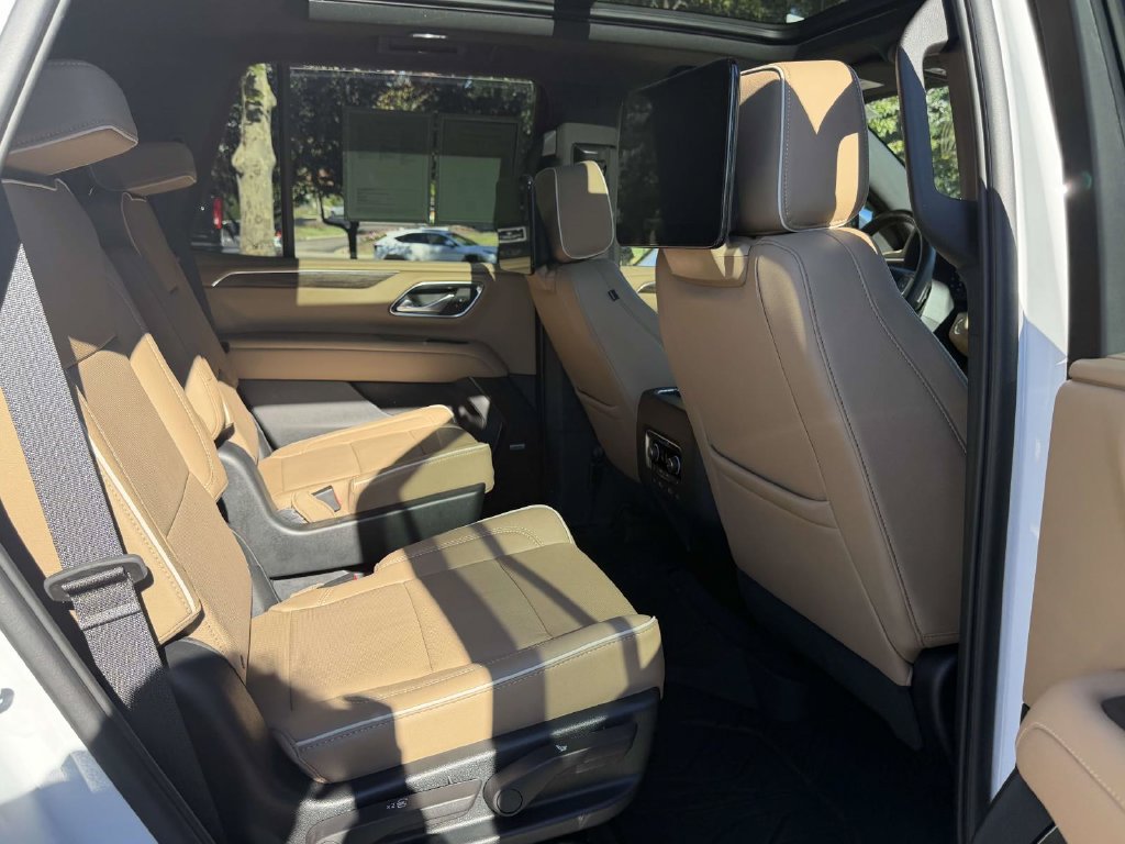 Used 2023 Chevrolet Tahoe Premier w/ Advanced Technology Package AWD/4WD image 12