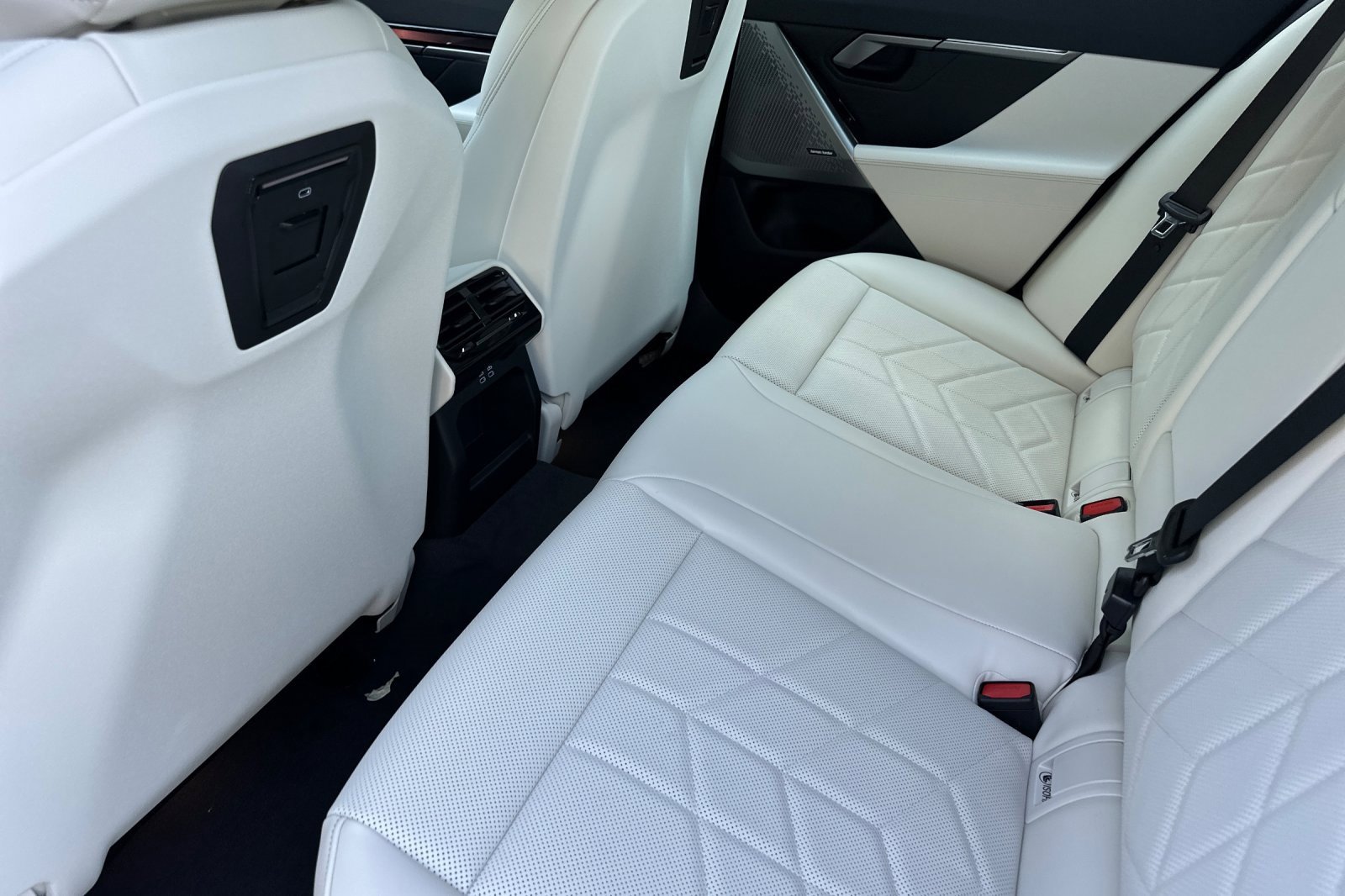 New 2026 BMW i5 eDrive40 w/ M Sport Package image 9