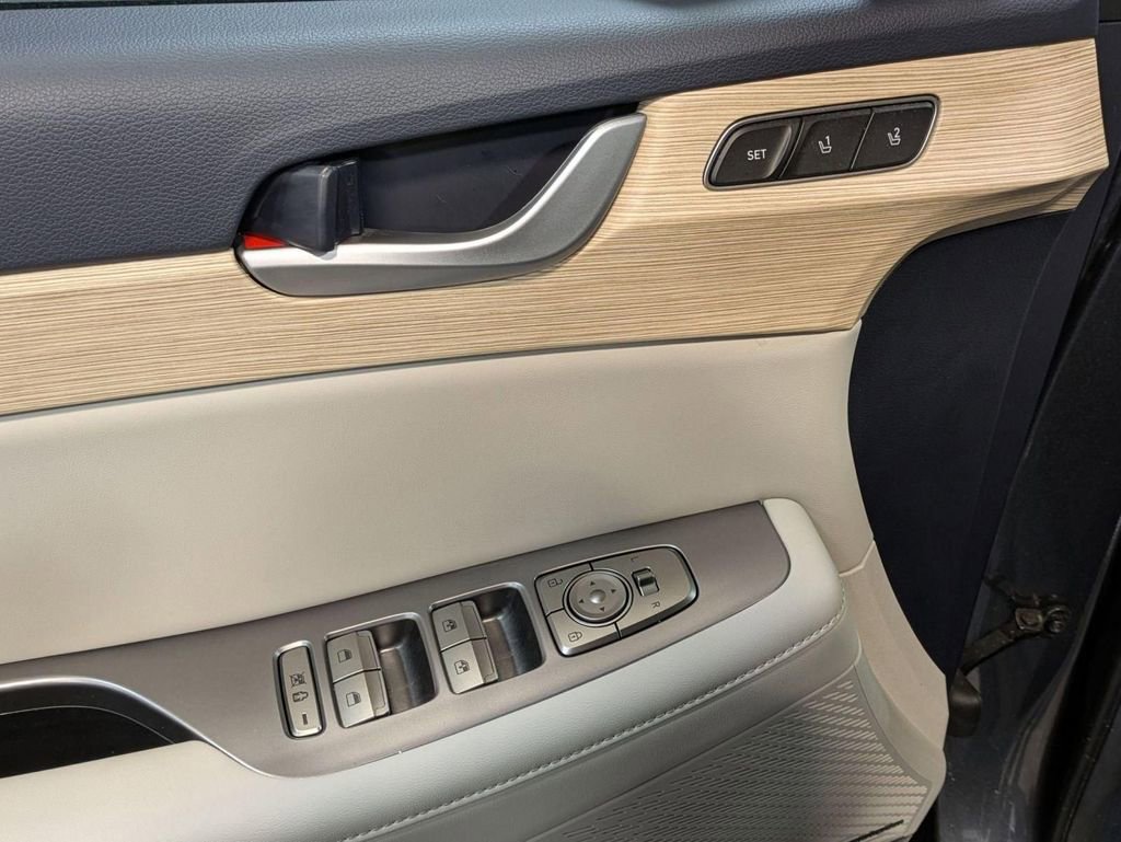 Used 2024 Hyundai Palisade Limited AWD/4WD image 13