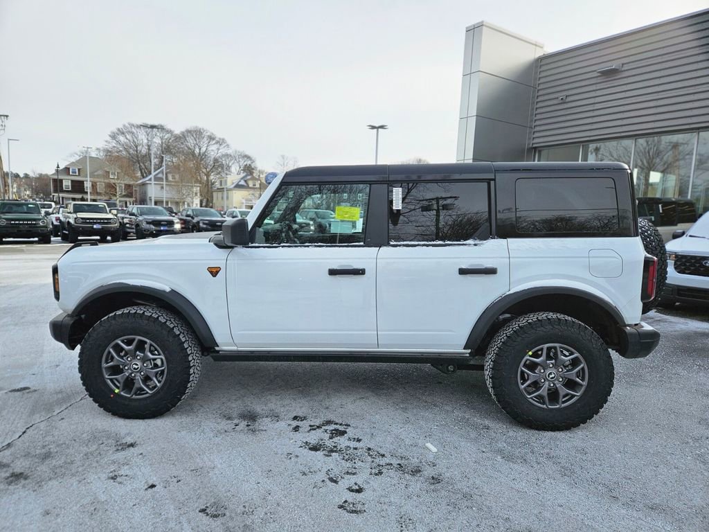 New 2025 Ford Bronco Badlands w/ Black Appearance Package image 2