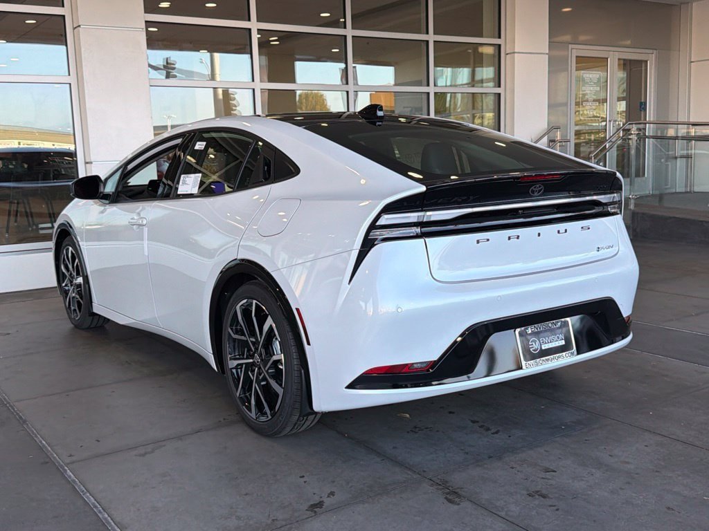 New 2027 Toyota Prius Plug-In Hybrid FWD image 9