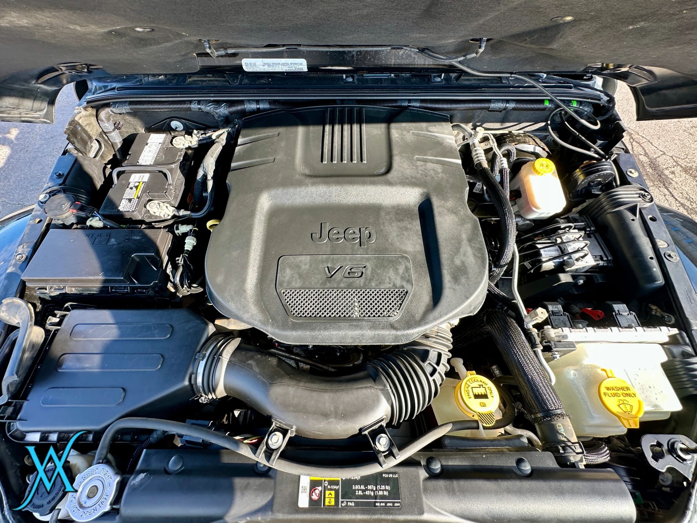 Used 2018 Jeep Wrangler Unlimited Sahara w/ Connectivity Group AWD/4WD image 39