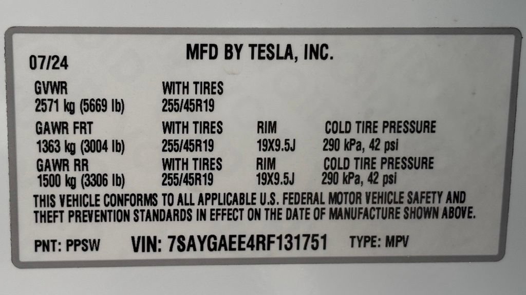 Used 2024 Tesla Model Y Long Range AWD/4WD image 46
