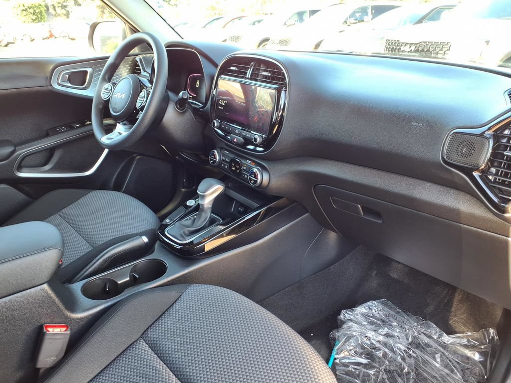Certified 2025 Kia Soul S FWD image 13