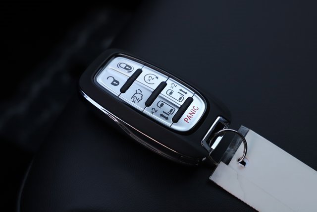 New 2026 Chrysler Pacifica Select image 36