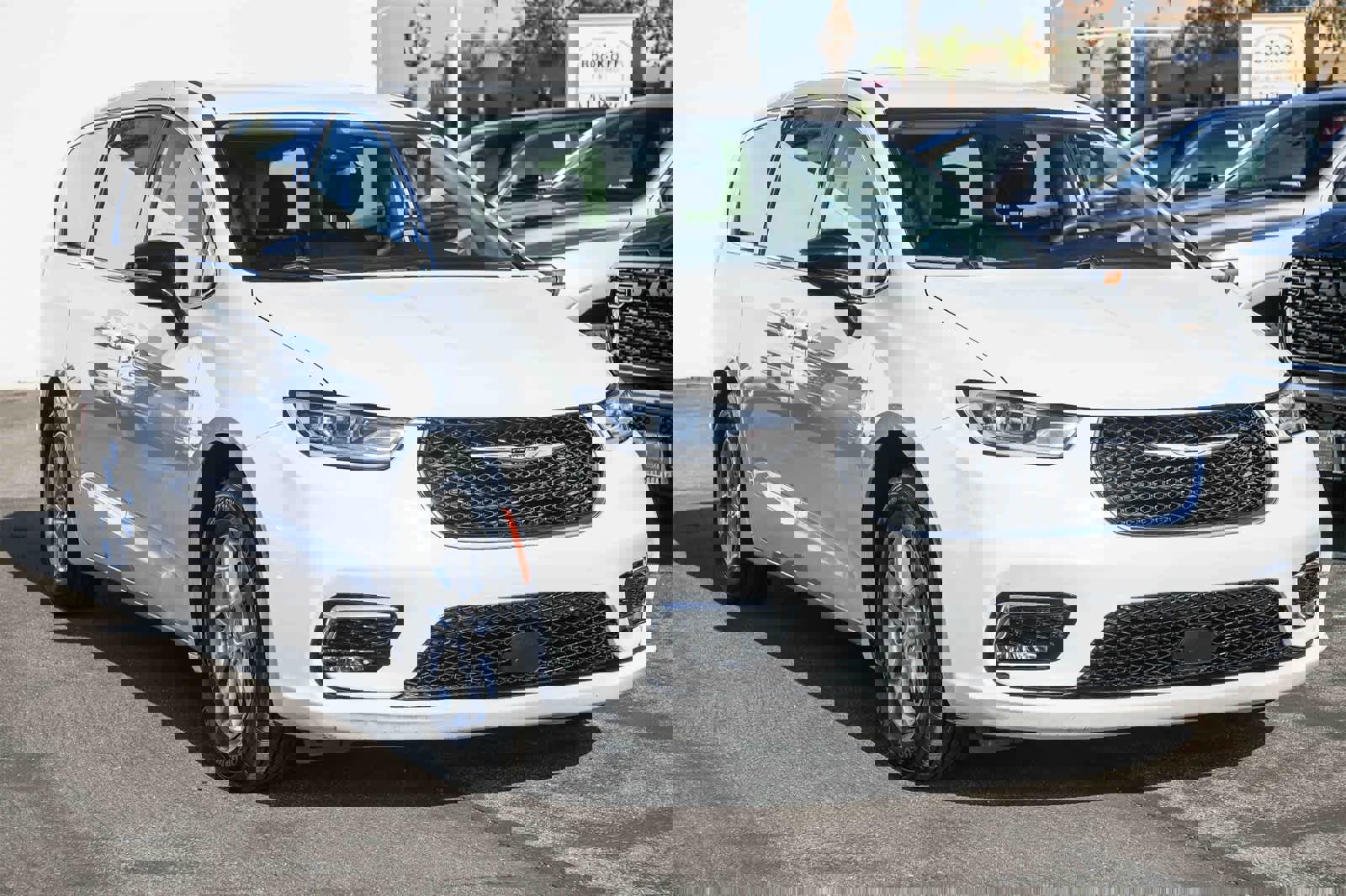 Used 2024 Chrysler Pacifica Touring-L image 3