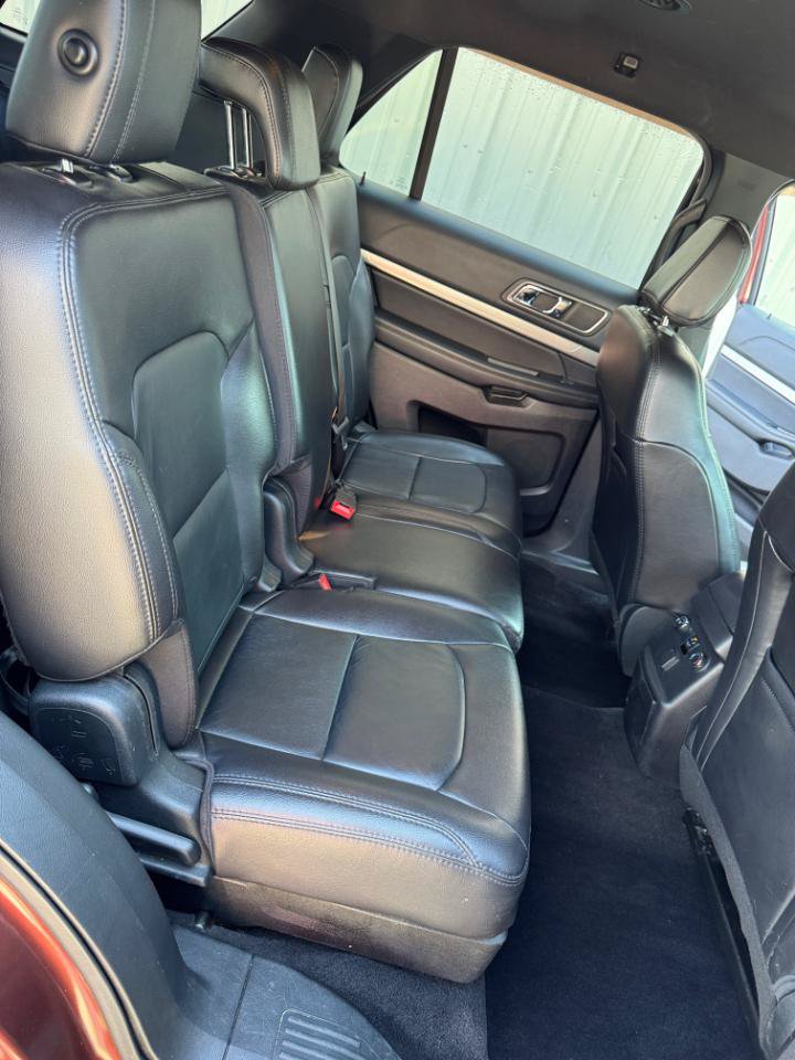 Used 2018 Ford Explorer XLT w/ Equipment Group 202A AWD/4WD image 8