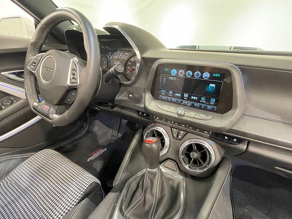 Used 2018 Chevrolet Camaro SS RWD image 71