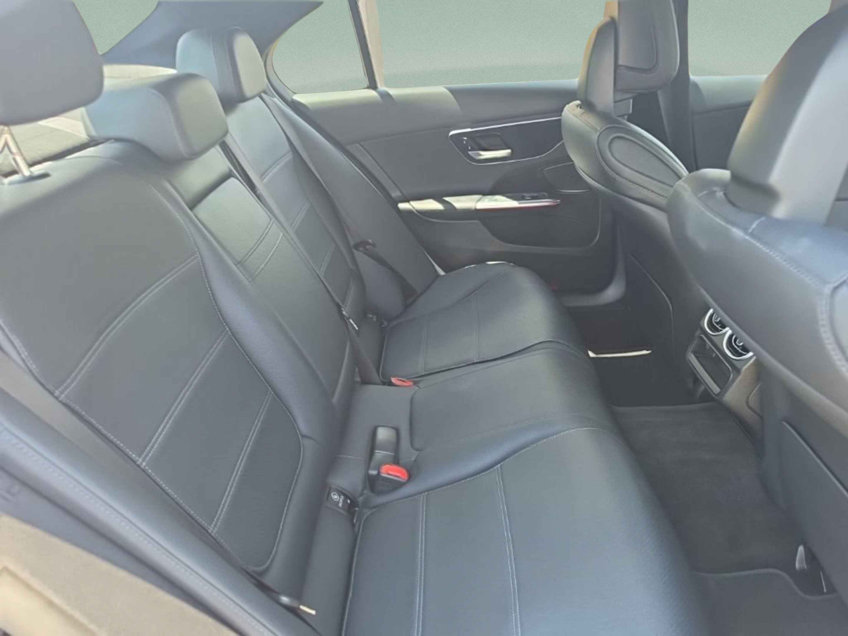 Used 2023 Mercedes-Benz C 300 Sedan image 32