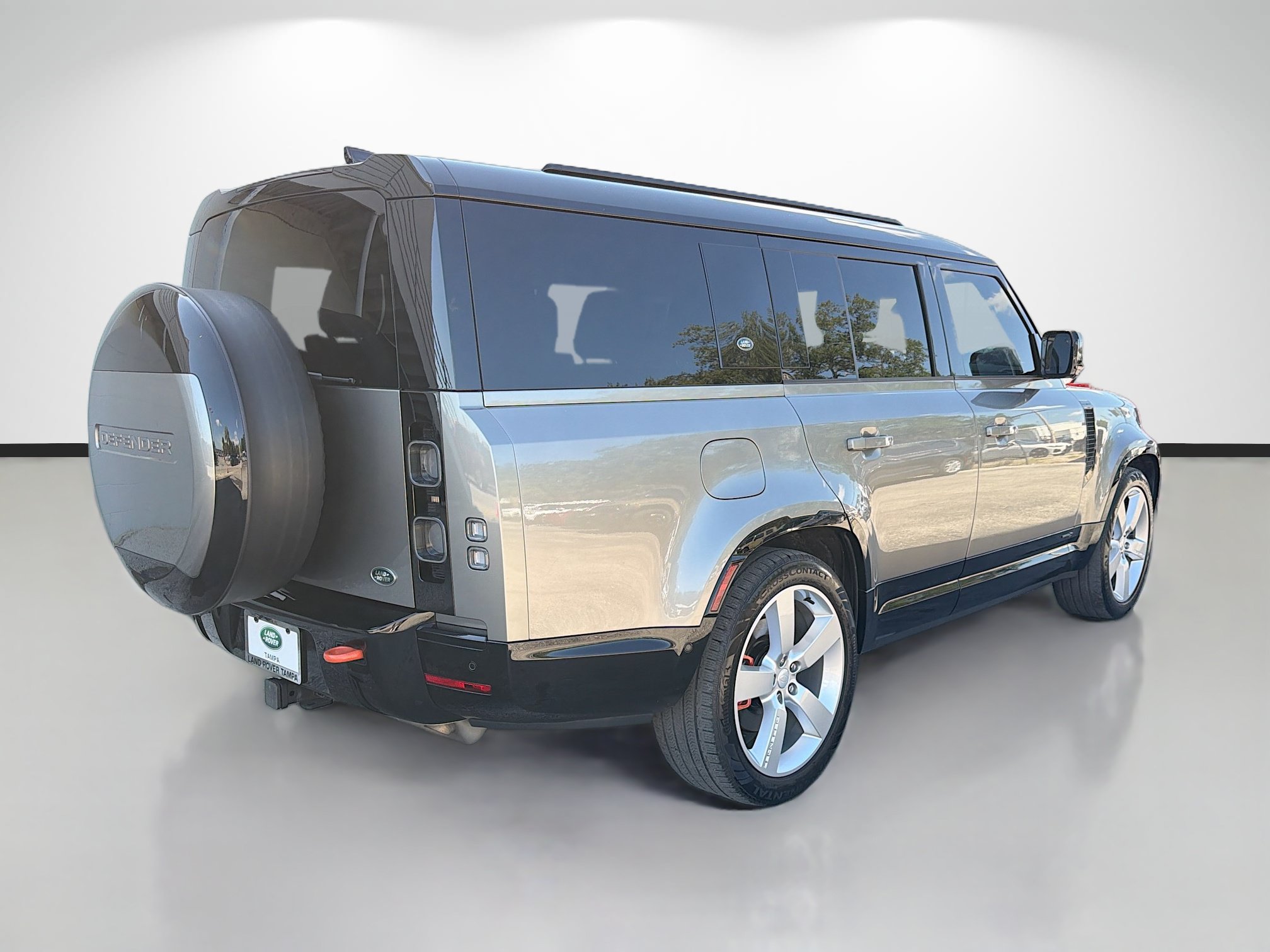 Used 2023 Land Rover Defender 130 X AWD/4WD image 5