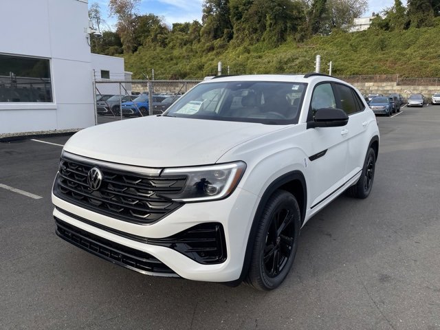 New 2026 Volkswagen Atlas Cross Sport SEL R-Line image 3