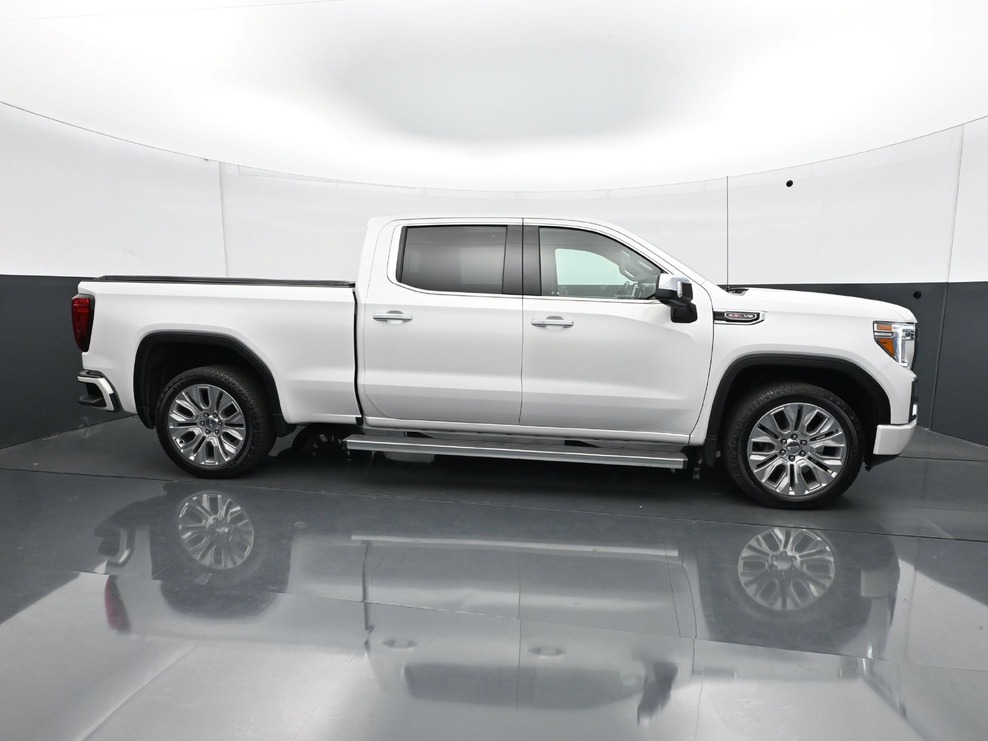 Used 2022 GMC Sierra 1500 Denali w/ Denali Premium Package AWD/4WD image 8