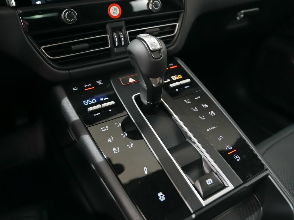 New 2026 Porsche Macan Turbo AWD/4WD image 31