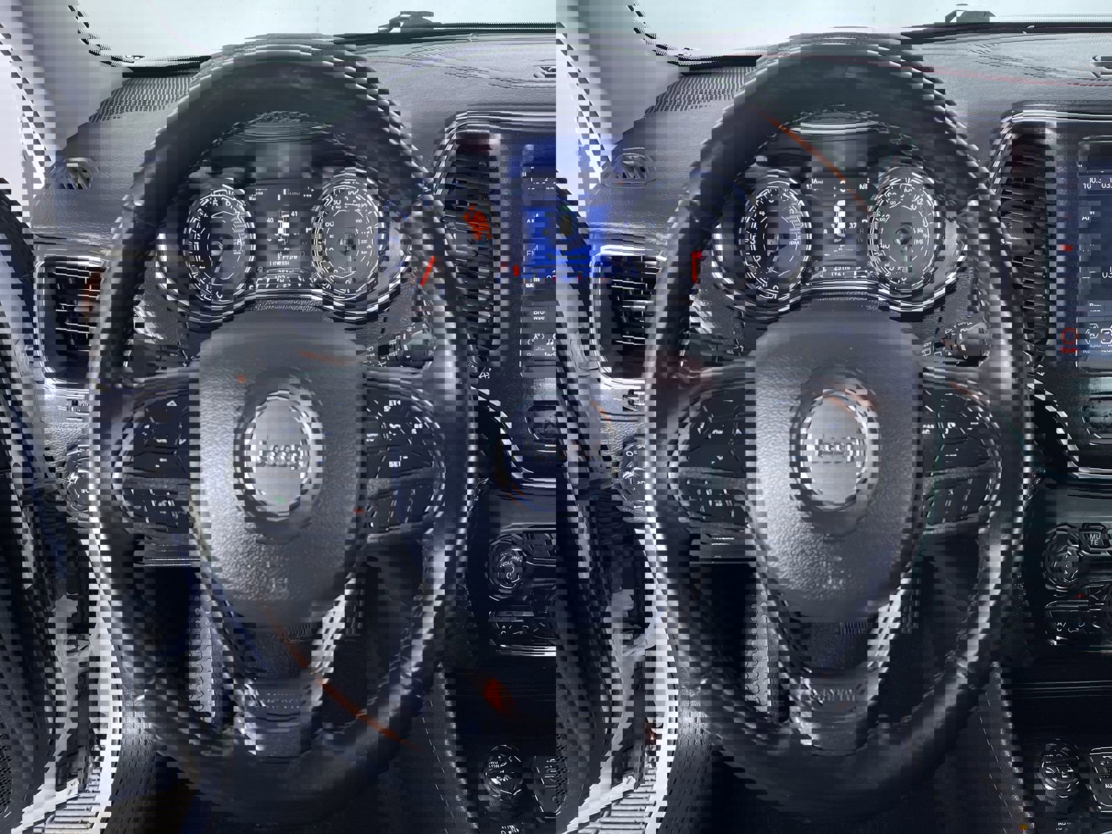 Used 2019 Jeep Cherokee Trailhawk image 16