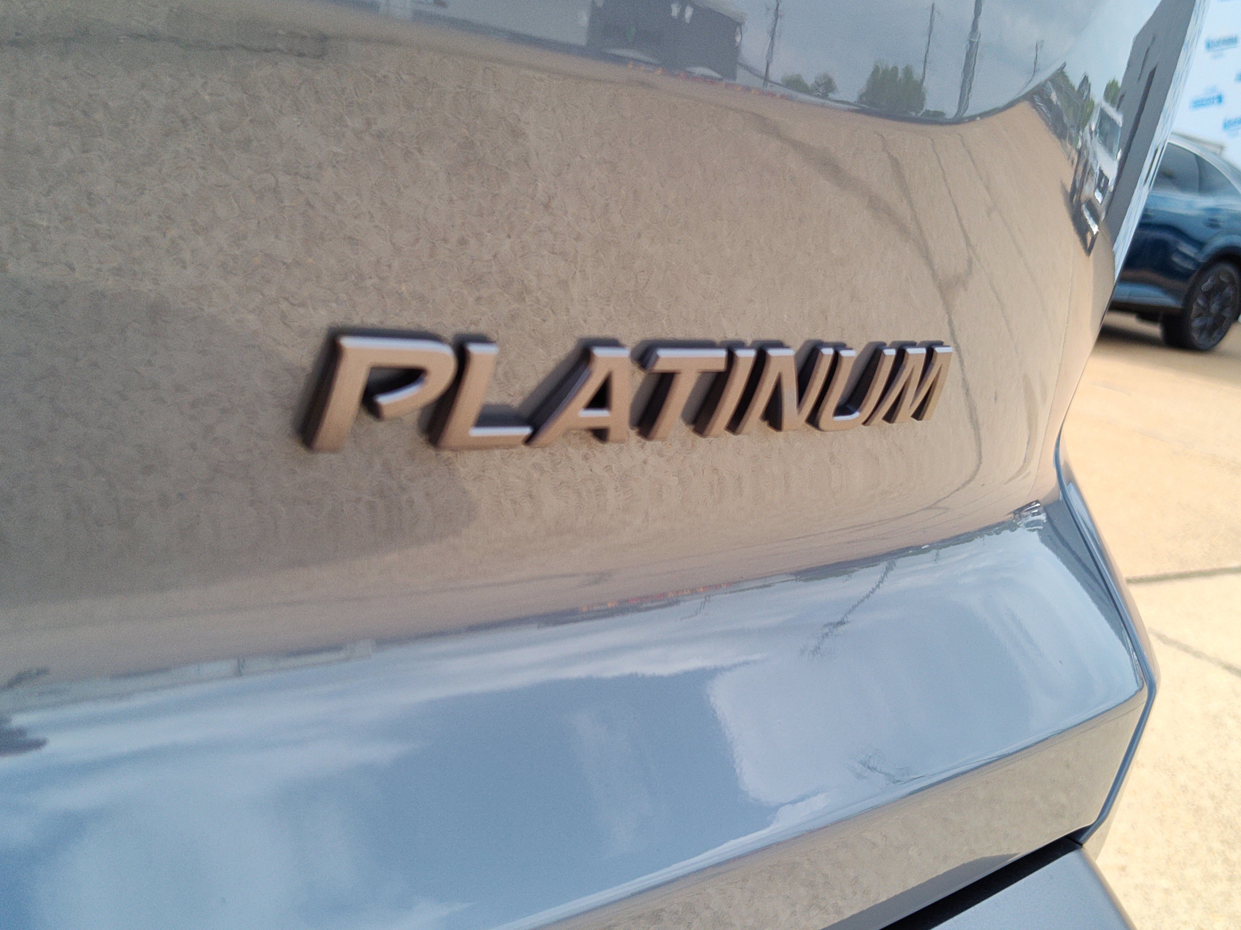 New 2026 Nissan Pathfinder Platinum FWD image 4
