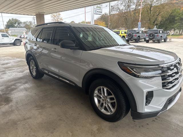 Certified 2025 Ford Explorer Active w/ Active Comfort Package image 3