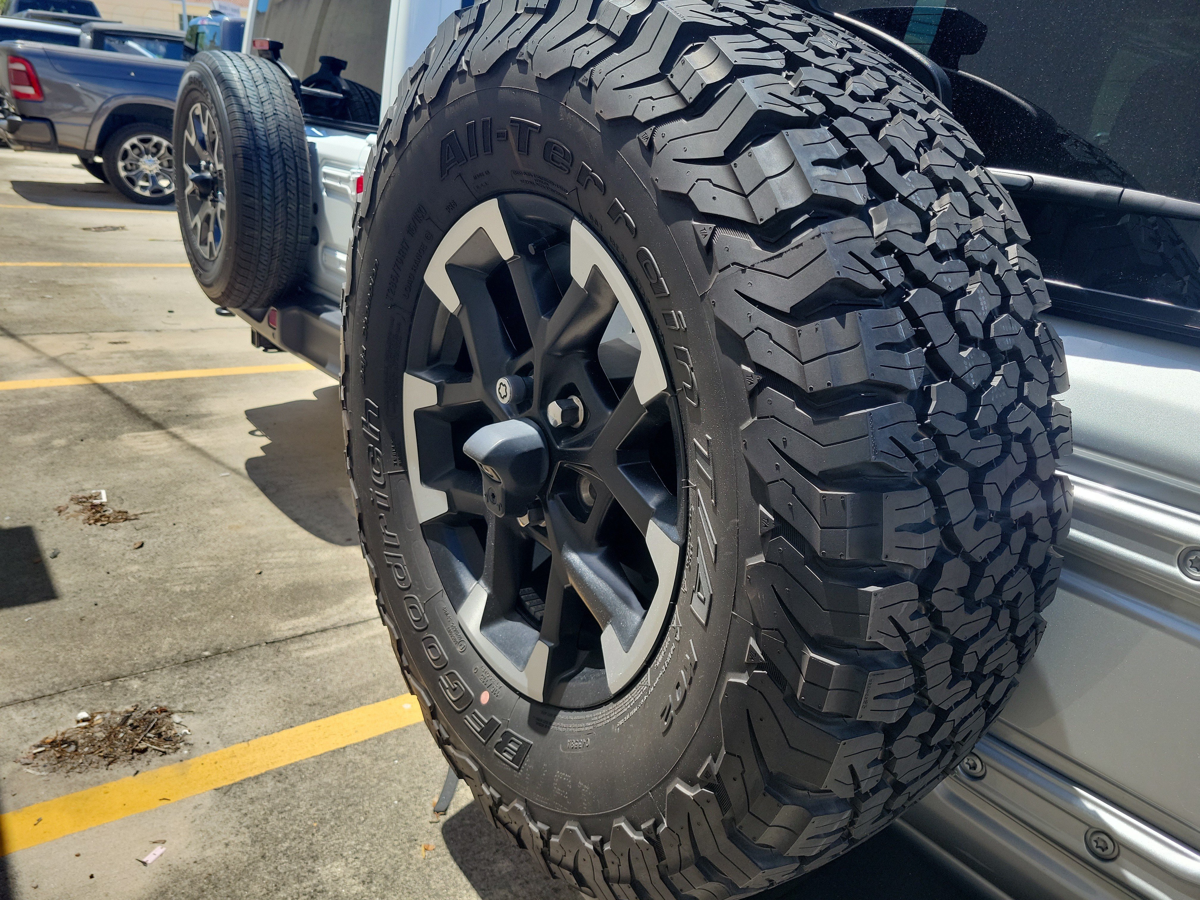 Used 2024 Jeep Wrangler Unlimited Rubicon w/ Technology Group AWD/4WD image 10