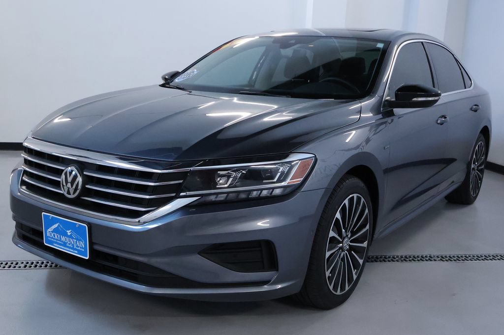 Used 2022 Volkswagen Passat 2.0T FWD image 3