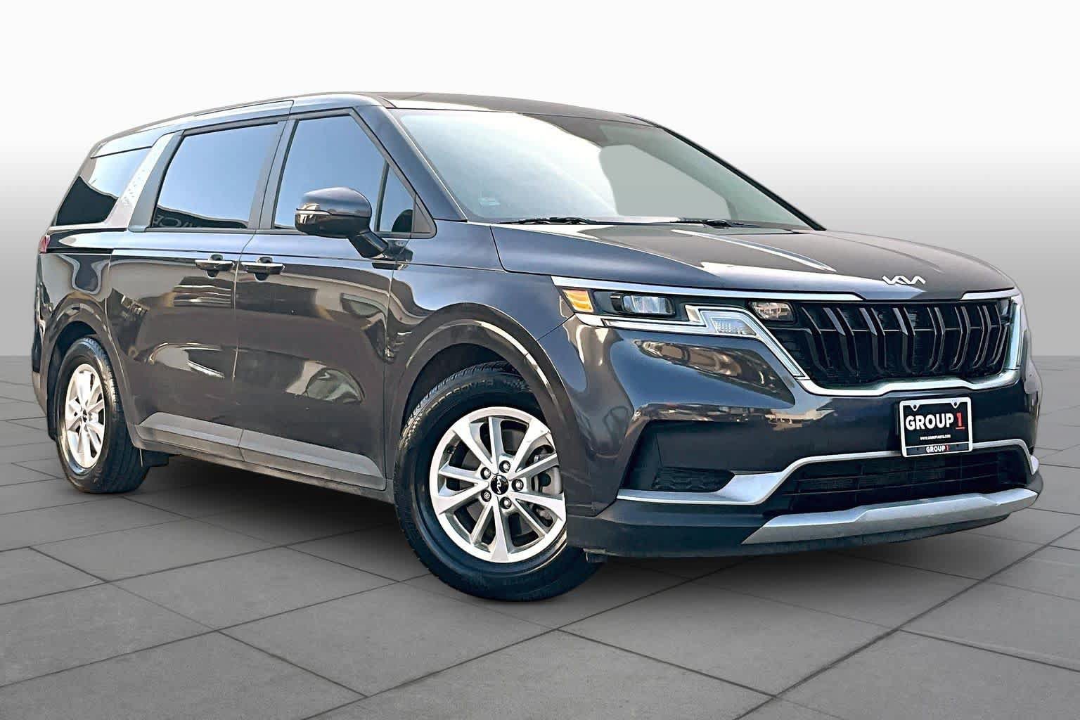Used 2022 Kia Carnival LX FWD image 3