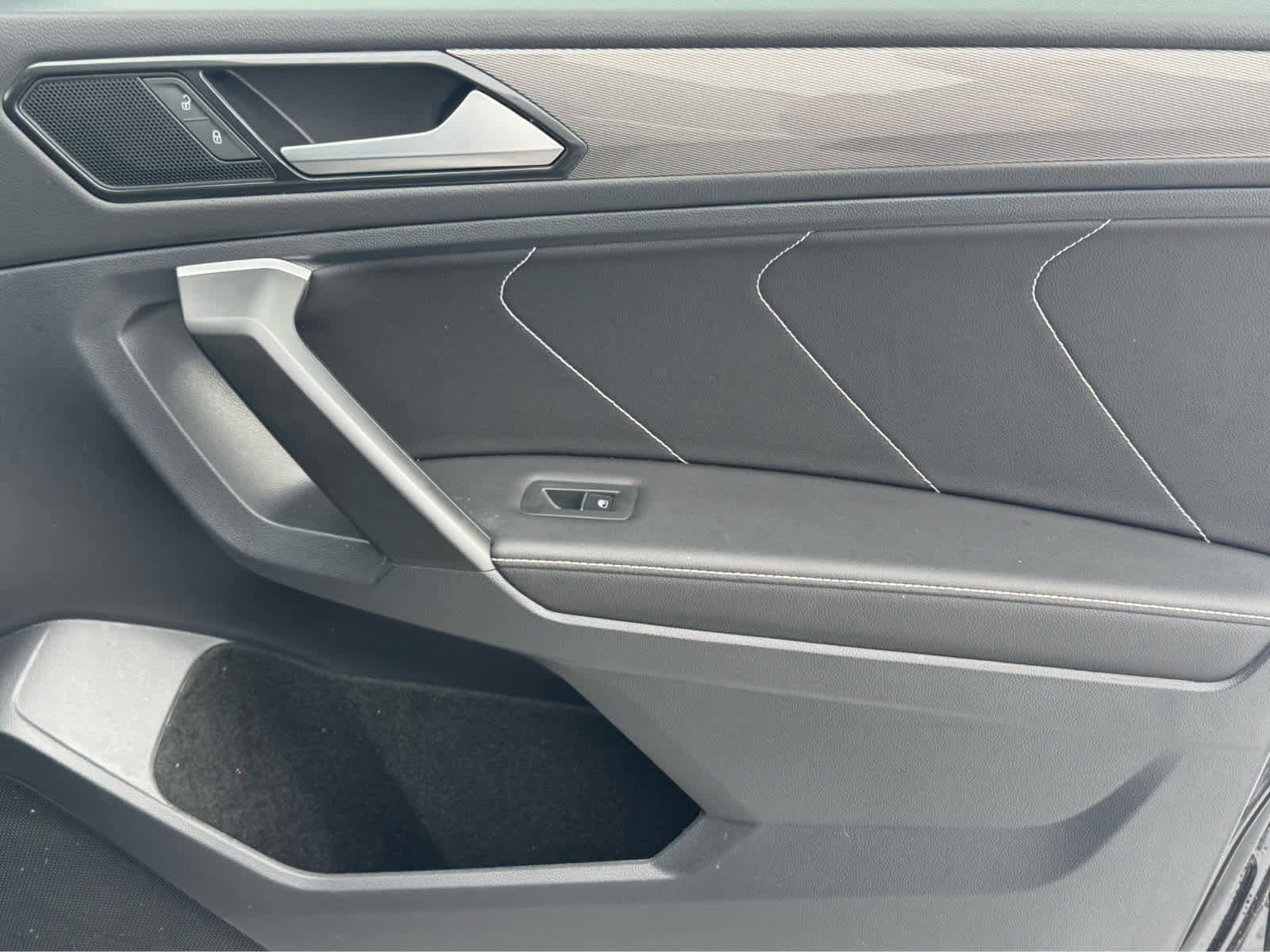 Certified 2024 Volkswagen Tiguan SE image 21