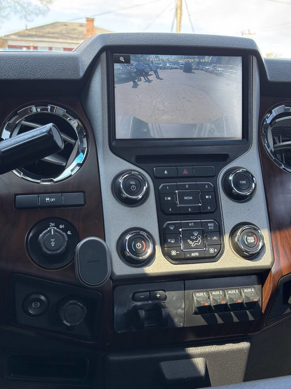 Used 2015 Ford F350 Lariat w/ Lariat Chrome Package image 24