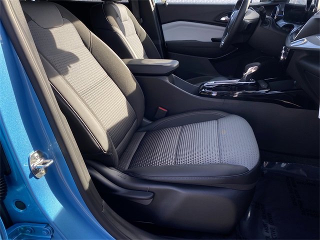 Certified 2025 Chevrolet Trax LT w/ LT Convenience Package image 31