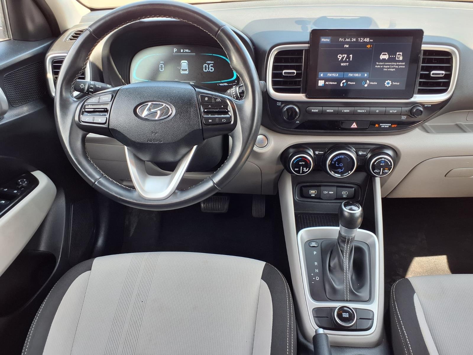 Used 2025 Hyundai Venue SEL FWD image 5