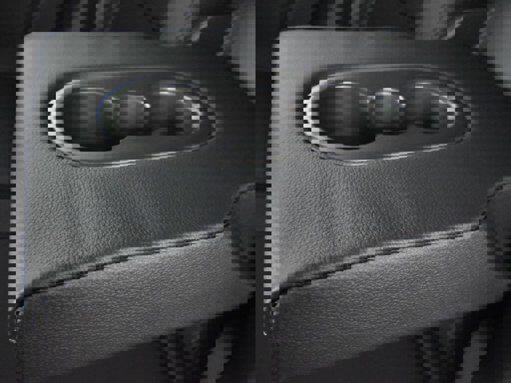 Used 2025 Porsche Cayenne image 38