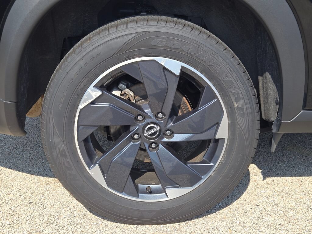 Used 2026 Nissan Rogue SV AWD/4WD image 10